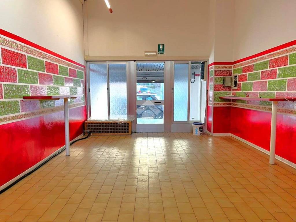 negozio in affitto a Sondrio in zona De Simoni