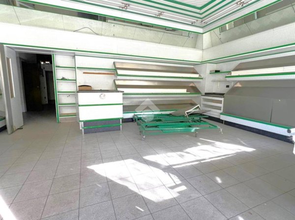 negozio in affitto a Sondrio in zona Centro Città
