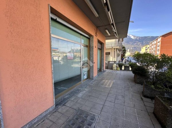 negozio in affitto a Sondrio in zona Centro Città