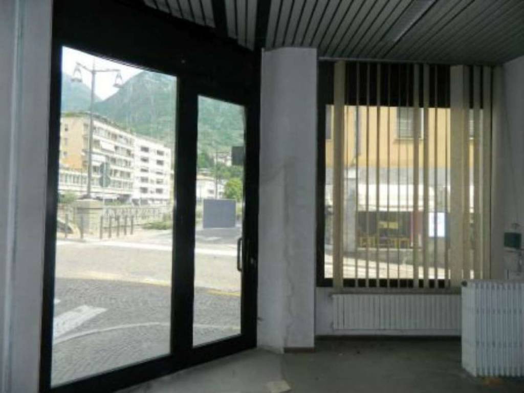 negozio in affitto a Sondrio in zona Lungo Mallero