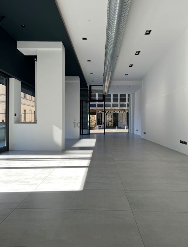 negozio in affitto a Sondrio in zona Centro Città