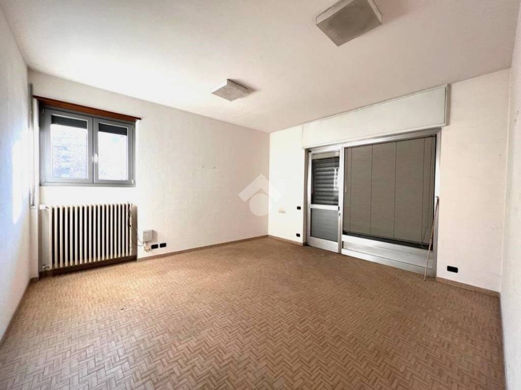 negozio in affitto a Sondrio