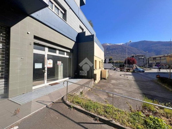 negozio in affitto a Sondrio