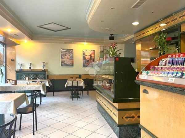 negozio in affitto a Sondrio in zona Via Mazzini