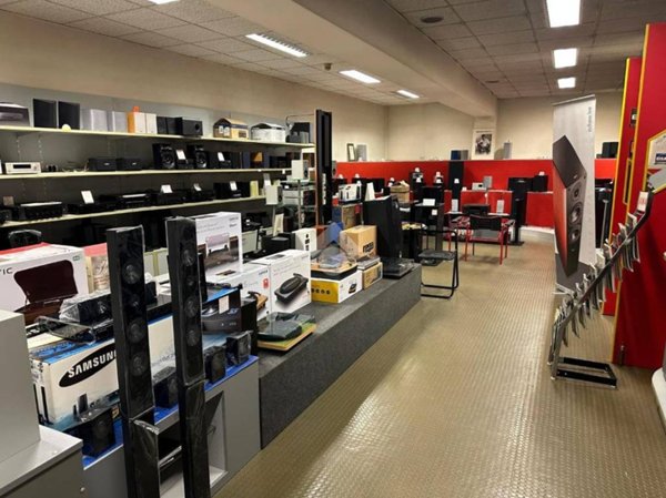 negozio in affitto a Sondrio in zona Centro Città