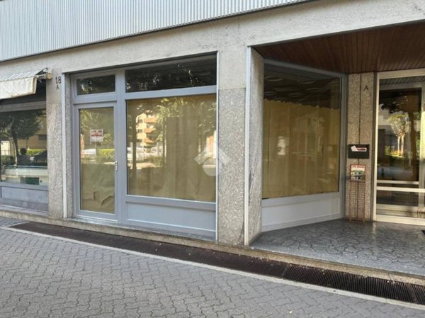 negozio in affitto a Sondrio in zona Viale Milano