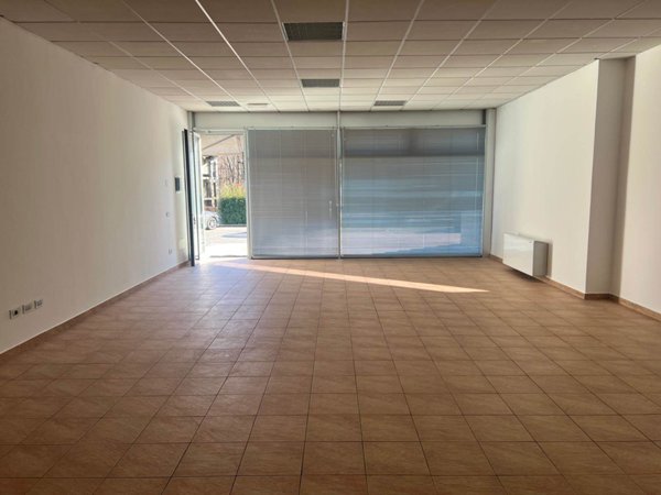 negozio in affitto a Sondrio in zona Viale Milano