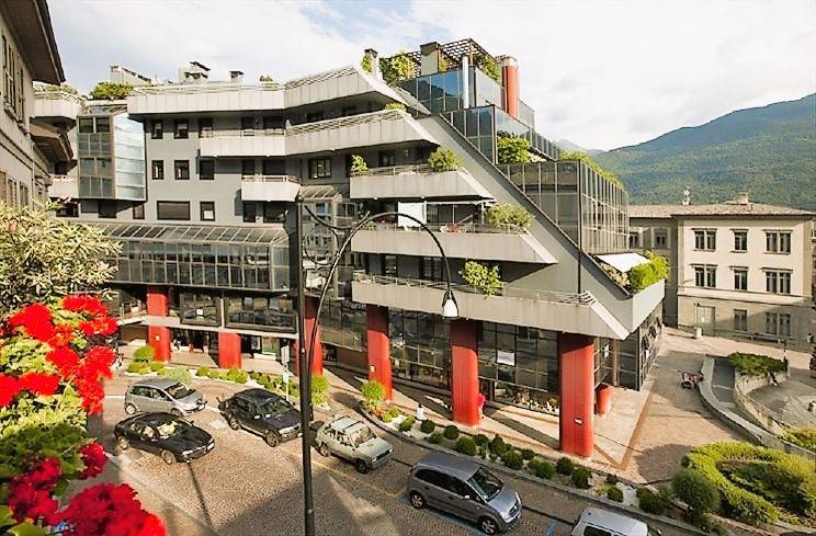 negozio in affitto a Sondrio in zona Centro Città