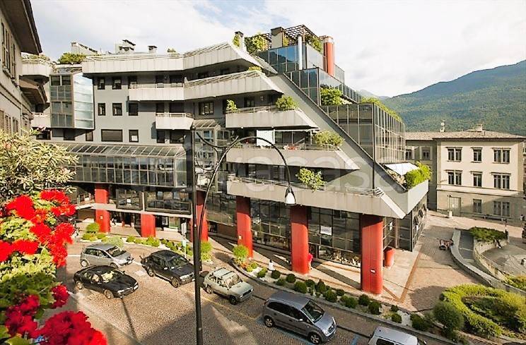negozio in affitto a Sondrio in zona Centro Città