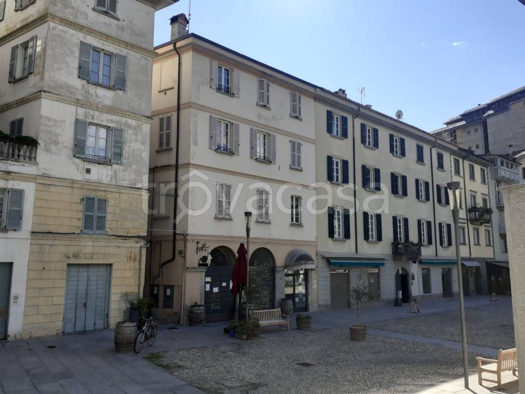 ufficio in affitto a Sondrio in zona Centro Città