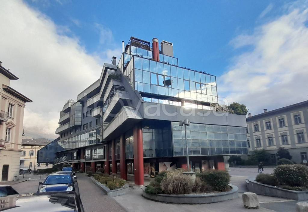negozio in affitto a Sondrio