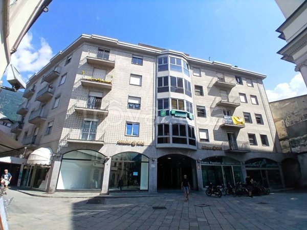 negozio in affitto a Sondrio in zona Centro Città