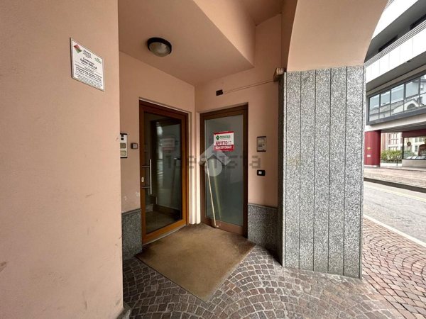 locale commerciale in affitto a Sondrio