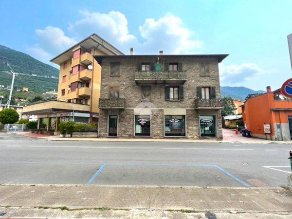 negozio in affitto a Sondrio in zona Via Mazzini
