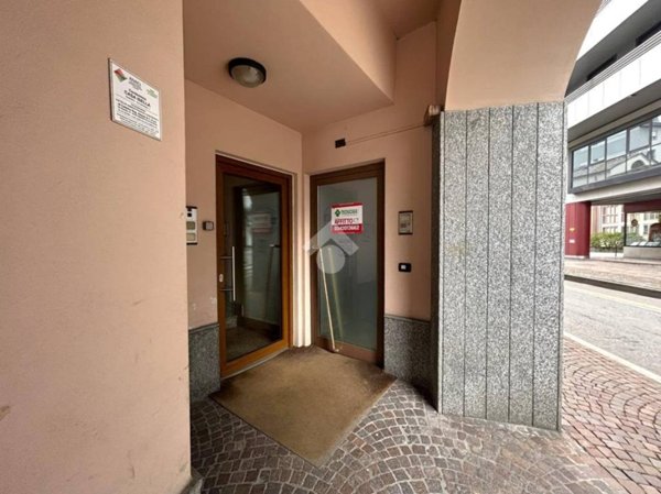 negozio in affitto a Sondrio in zona Centro Città