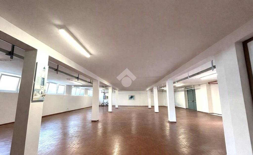 negozio in affitto a Sondrio