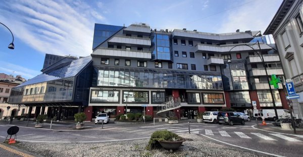 negozio in affitto a Sondrio in zona Centro Città
