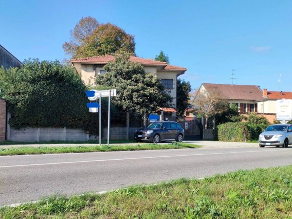 locale commerciale in affitto ad Abbiategrasso