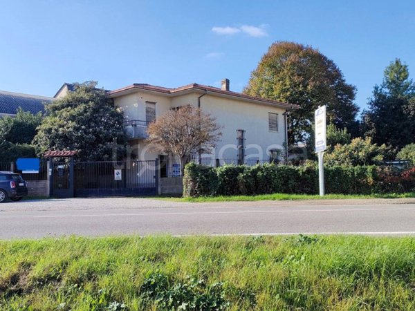 locale commerciale in affitto ad Abbiategrasso