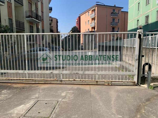 locale commerciale in affitto ad Abbiategrasso