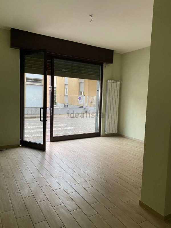 negozio in affitto ad Abbiategrasso