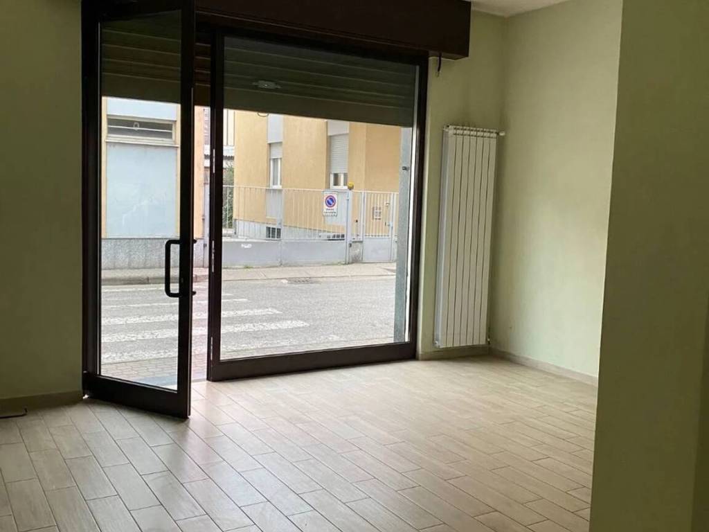 negozio in affitto ad Abbiategrasso