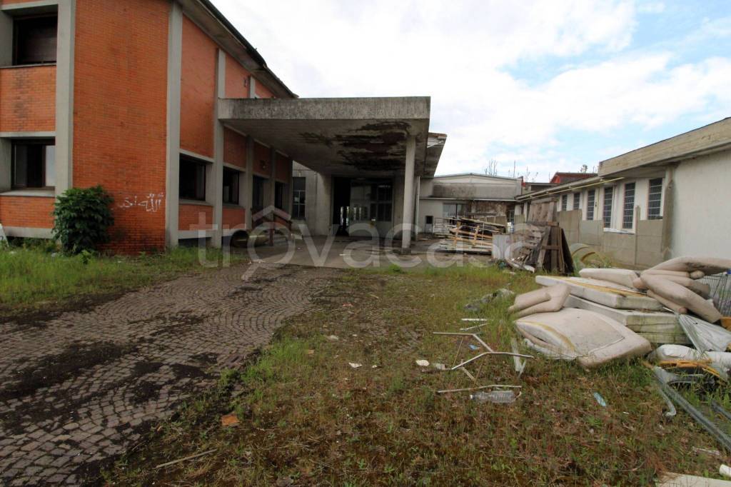 capannone in affitto ad Abbiategrasso