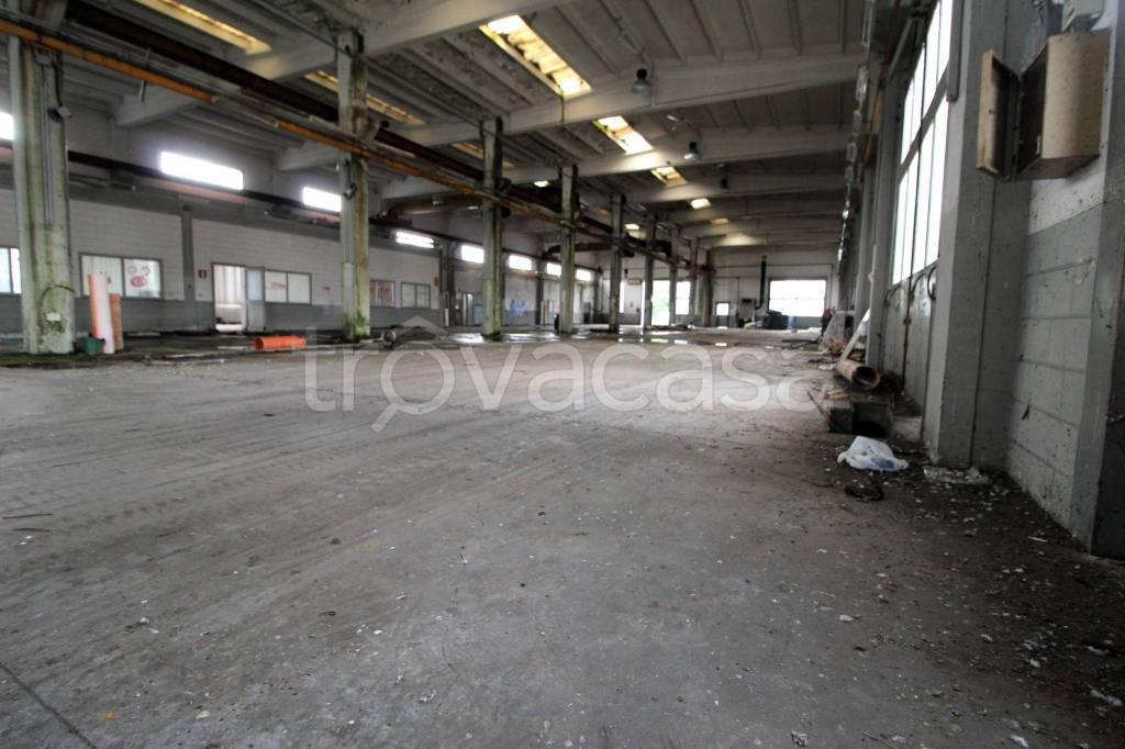 capannone in affitto ad Abbiategrasso