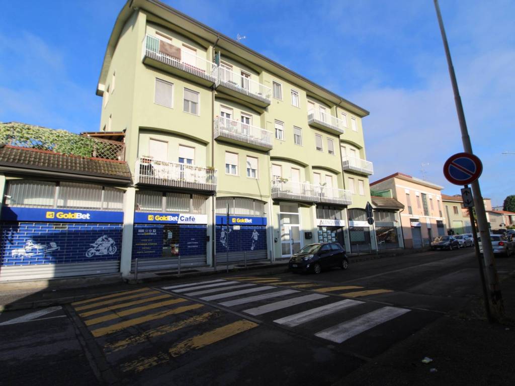 locale commerciale in affitto ad Abbiategrasso