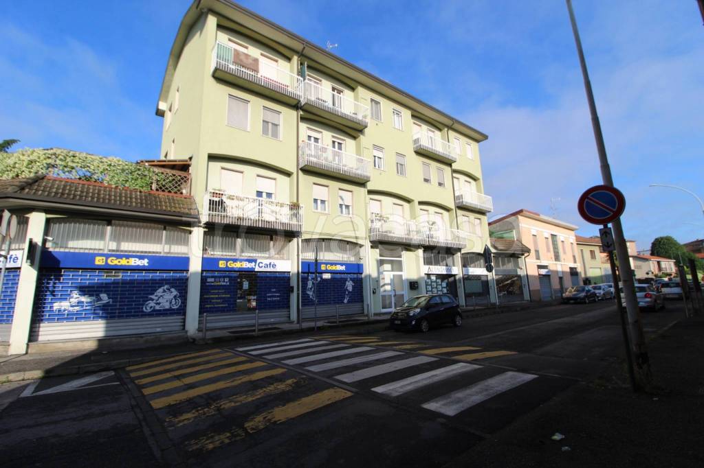 locale commerciale in affitto ad Abbiategrasso