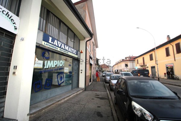 negozio in affitto ad Abbiategrasso