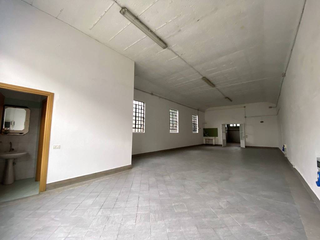 locale commerciale in affitto ad Abbiategrasso