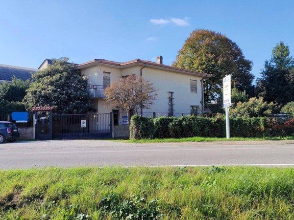 locale commerciale in affitto ad Abbiategrasso