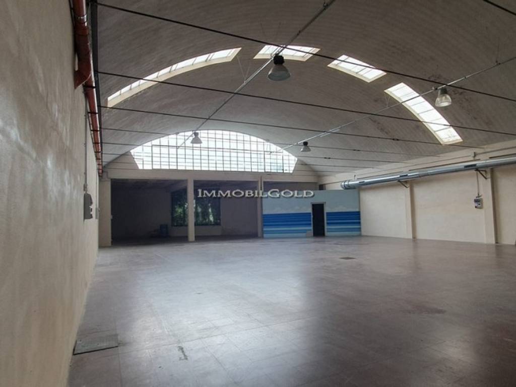 locale commerciale in affitto ad Abbiategrasso