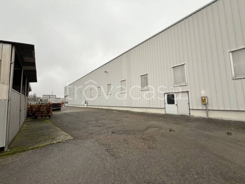 capannone in affitto ad Abbiategrasso