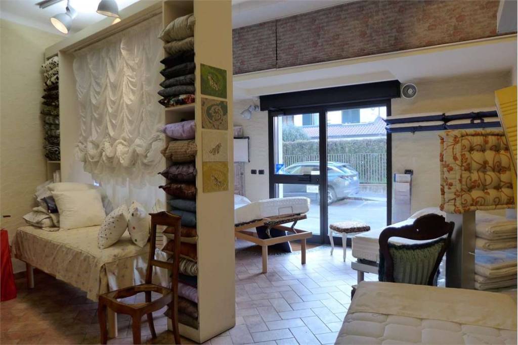 negozio in affitto ad Abbiategrasso