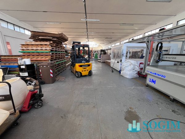 locale di sgombero in affitto ad Abbiategrasso in zona Castelletto