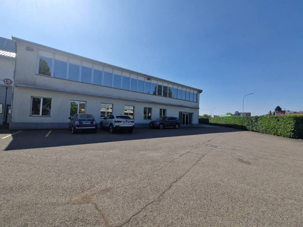 locale commerciale in affitto ad Abbiategrasso