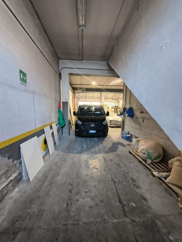 locale di sgombero in affitto ad Abbiategrasso in zona Castelletto