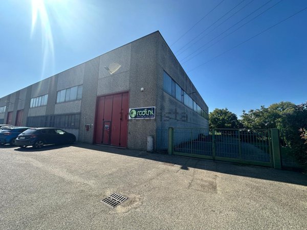 locale commerciale in affitto ad Abbiategrasso