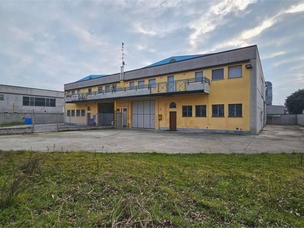 locale commerciale in affitto ad Albairate