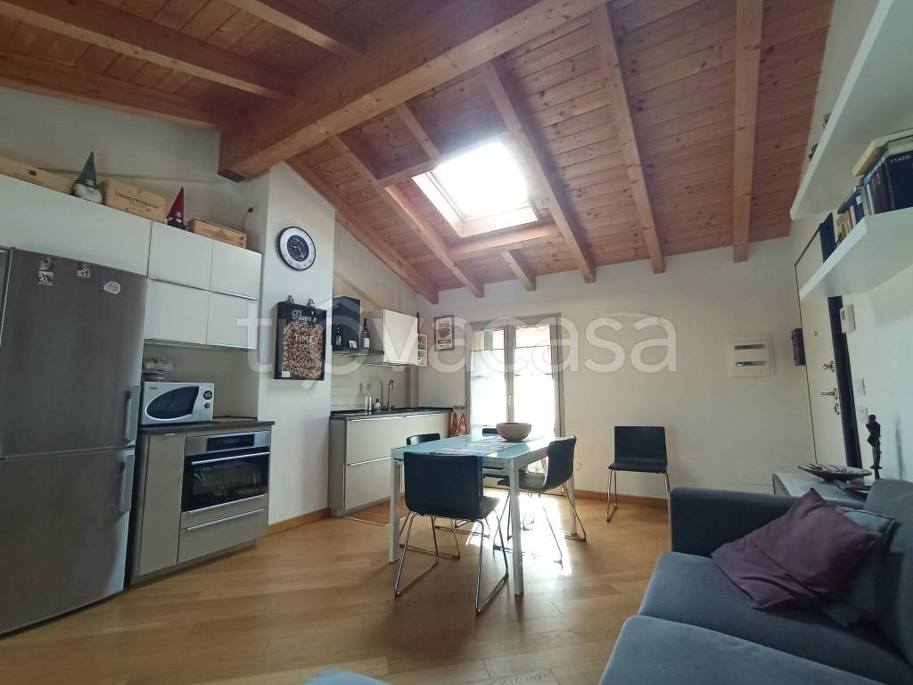 appartamento in affitto ad Albairate in zona Riazzolo