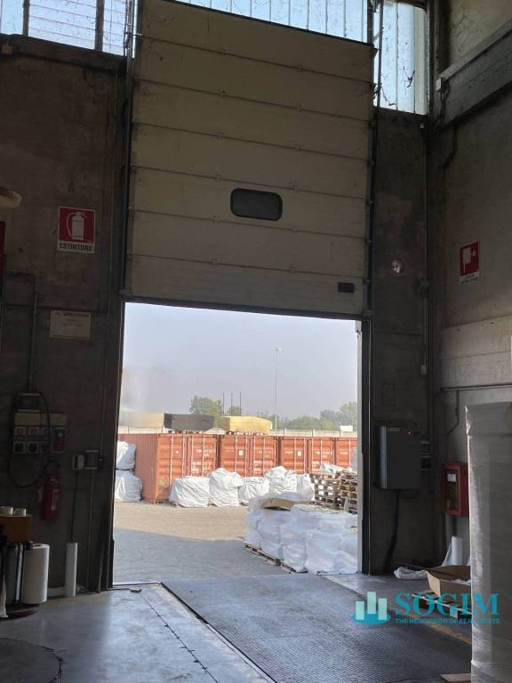 locale commerciale in affitto ad Albairate in zona Rosio