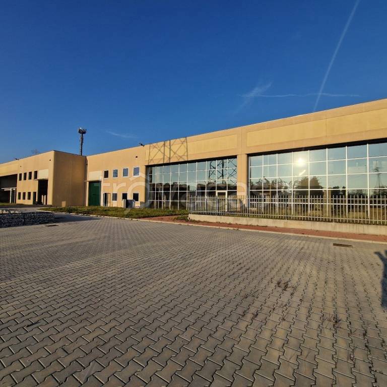 capannone in affitto ad Arese