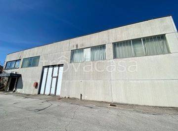 locale commerciale in affitto ad Arese