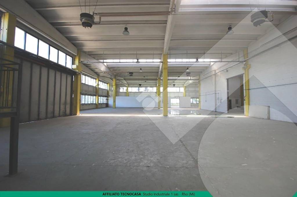 negozio in affitto ad Arese