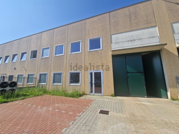 capannone in affitto ad Arese