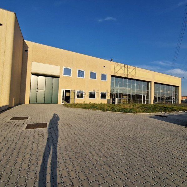 capannone in affitto ad Arese