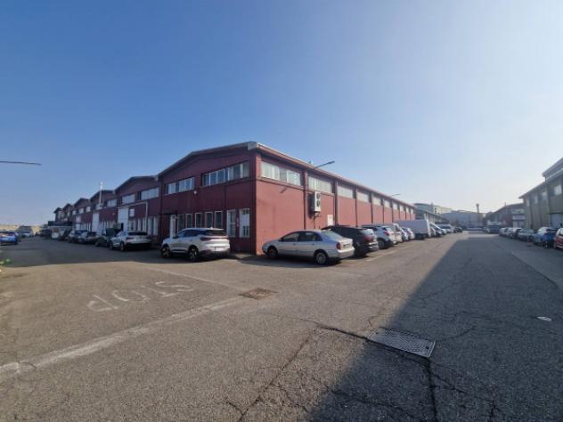 locale commerciale in affitto ad Arese