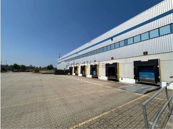 locale di sgombero in affitto ad Arese